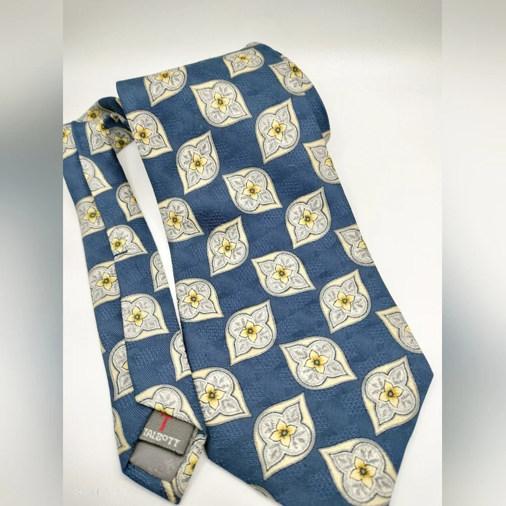 Robert Talbott Men's Tie Silk Floral Geometric Pattern Hand Sewn Blue Off White